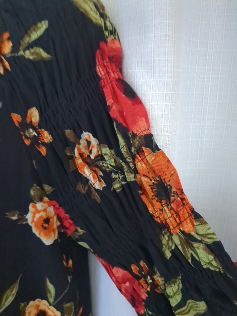 M Black Blouse / Top  with Red & Orange Flowers Green Petals - Picture 4 of 12